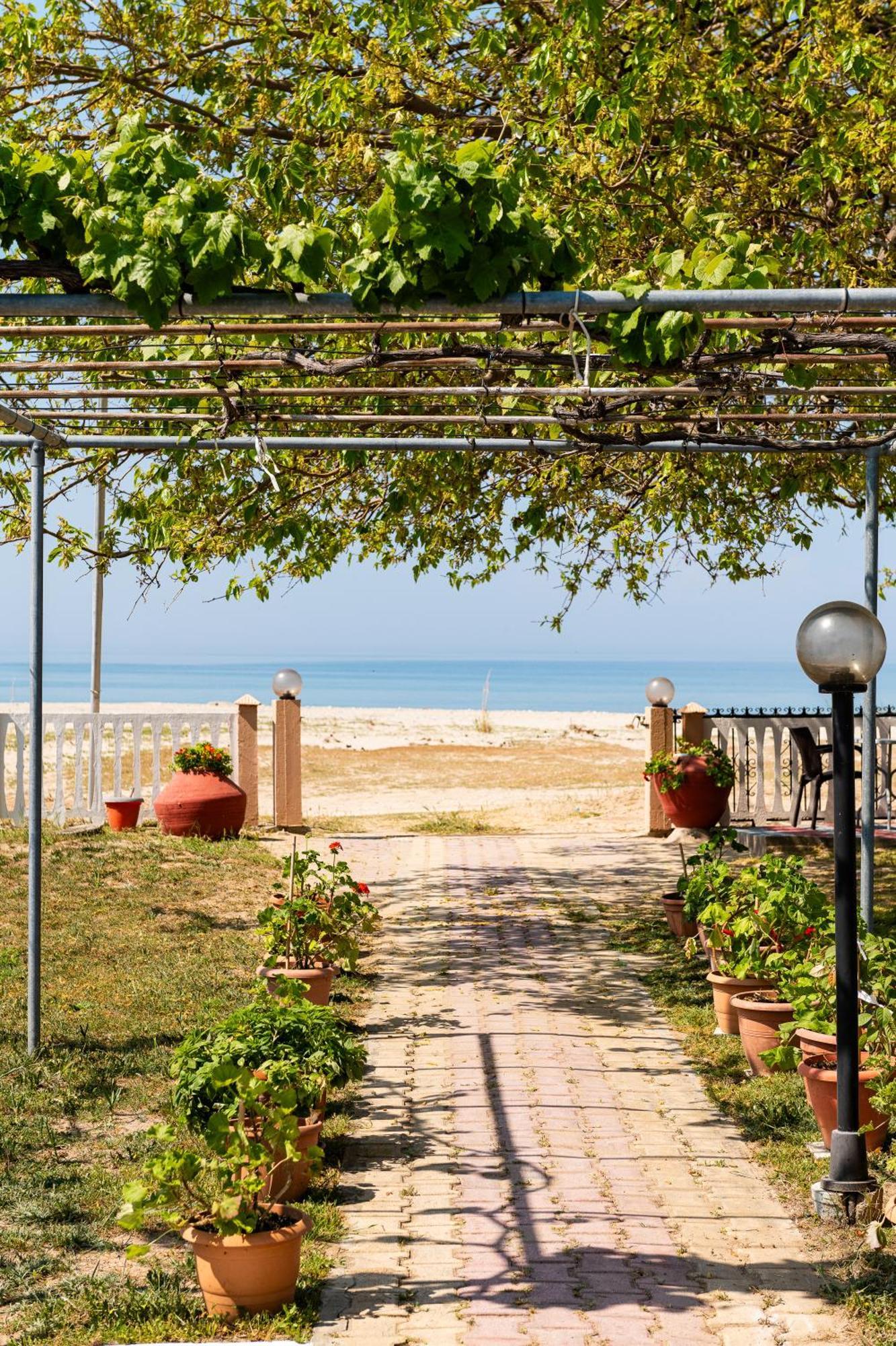 Opalium Beach Front Suites Потос Экстерьер фото