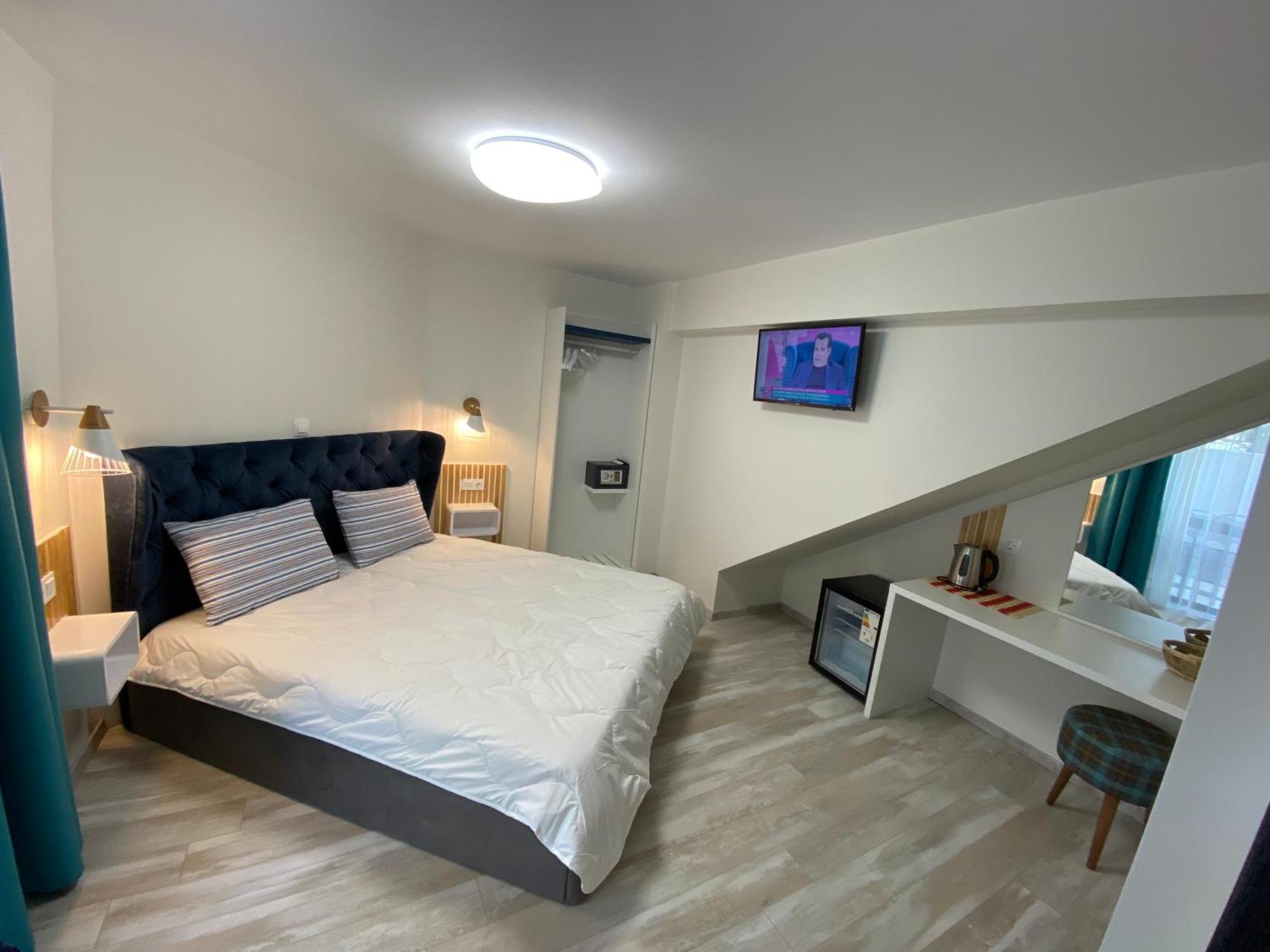 Opalium Beach Front Suites Потос Экстерьер фото