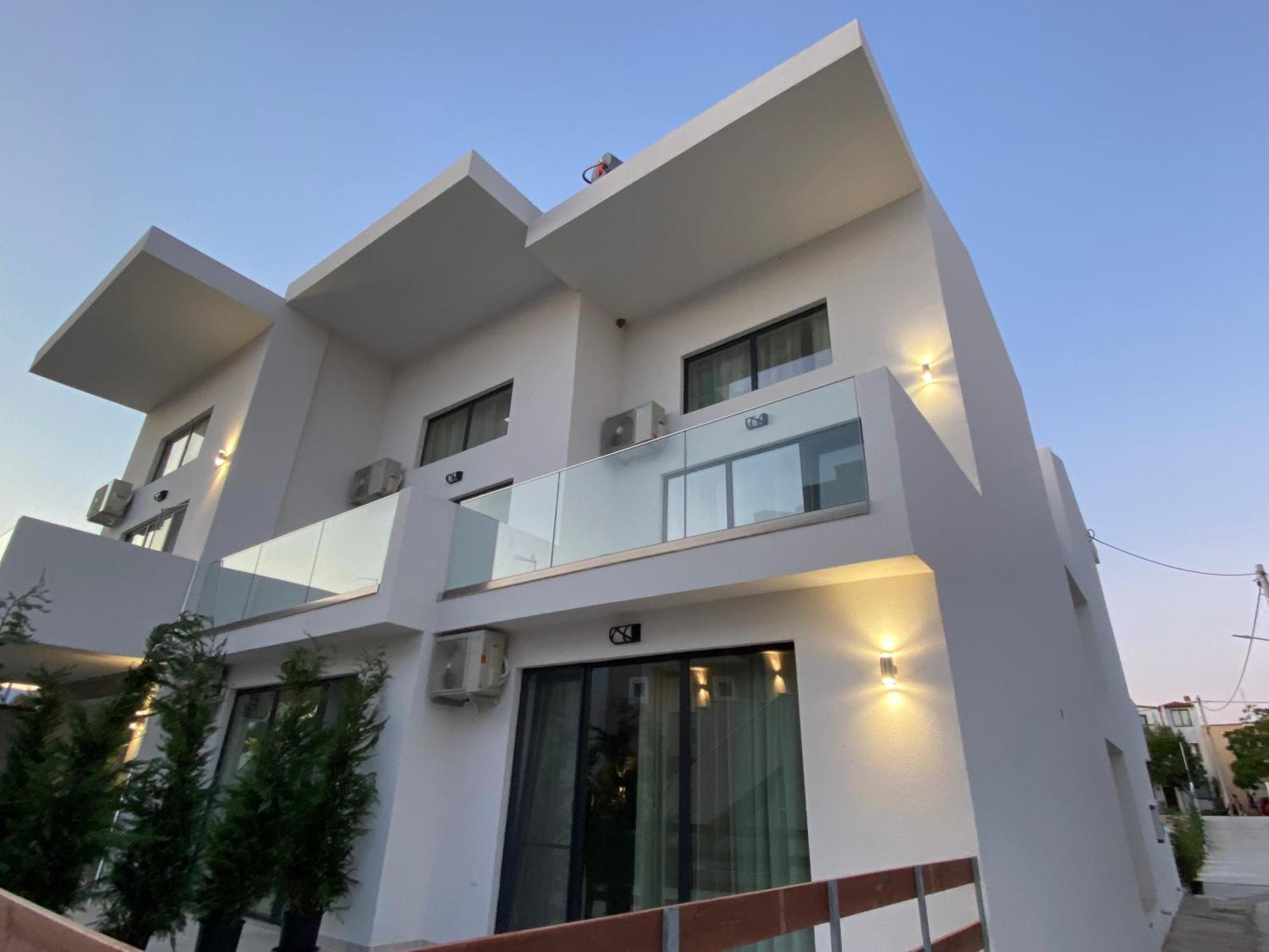 Opalium Beach Front Suites Потос Экстерьер фото