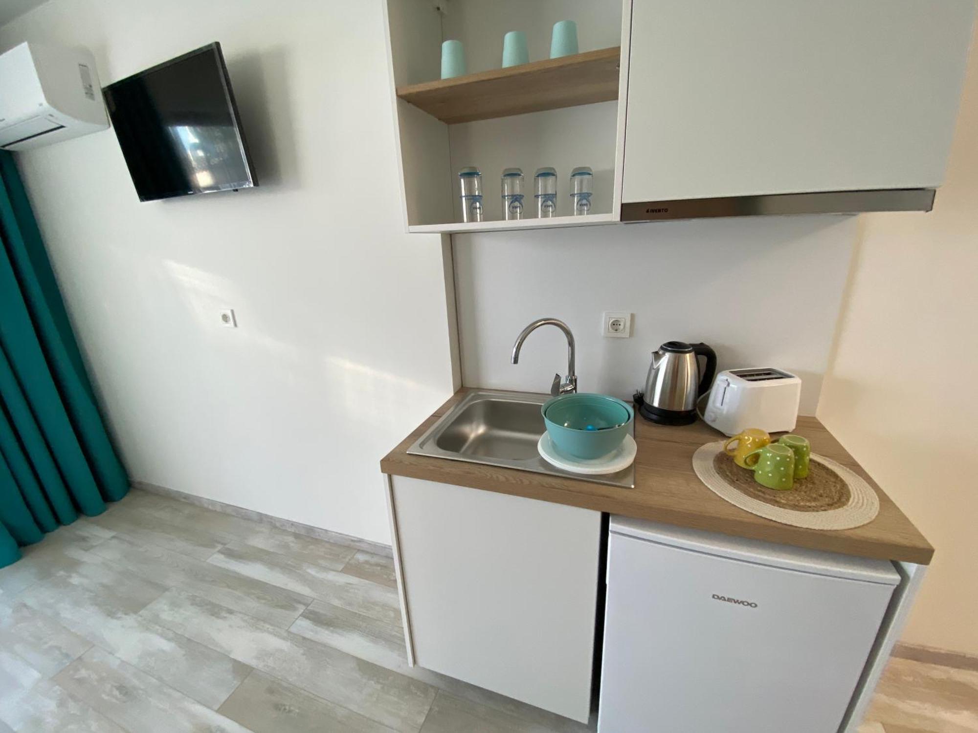 Opalium Beach Front Suites Потос Экстерьер фото