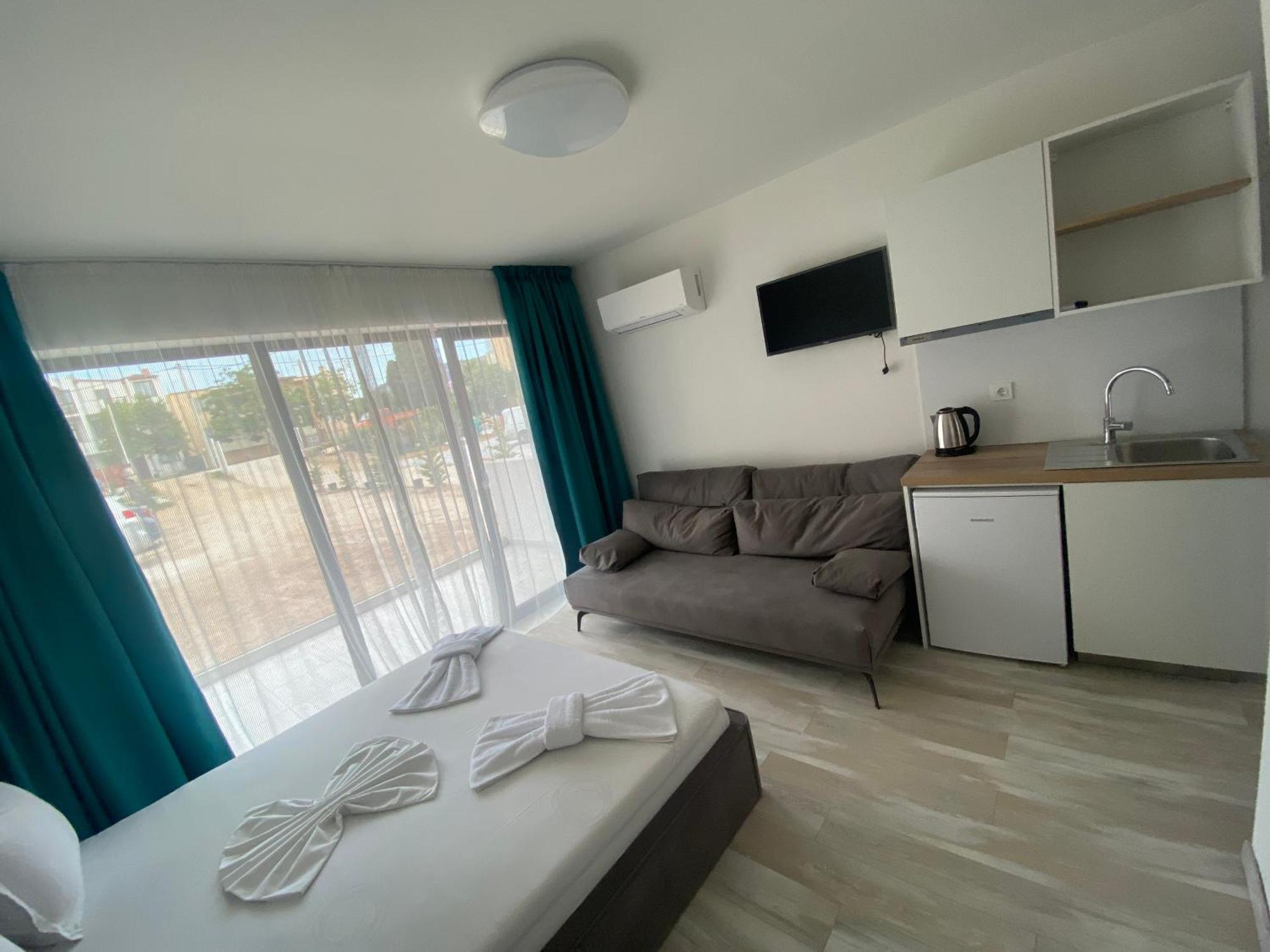 Opalium Beach Front Suites Потос Экстерьер фото